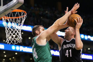 El ex jugador NBA Justin Hamilton continuará jugando en China