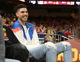 Minnesota se reúne con LaMelo Ball