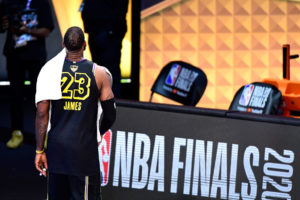 LeBron James: "Hemos pensado en la familia Bryant"