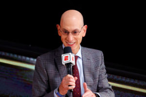 Las televisiones instan a la NBA a recuperar el calendario habitual para el curso 2021-22