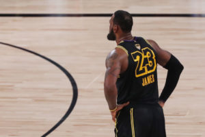 LeBron iguala a Fisher como jugador con más partidos en playoffs
