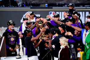 Los Lakers igualan a Boston con 17 títulos