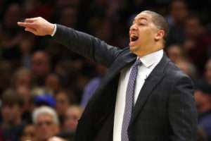 Lawrence Frank alaba a Tyronn Lue: "Es uno de los grandes cerebros de nuestra liga"
