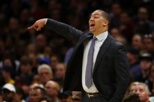 Tyronn Lue gana enteros para convertirse en el nuevo entrenador de los Rockets