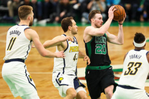 Los Pacers ofrecieron a Myles Turner por Gordon Hayward