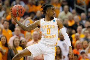 Orlando Magic firma un contrato dual a Jordan Bone