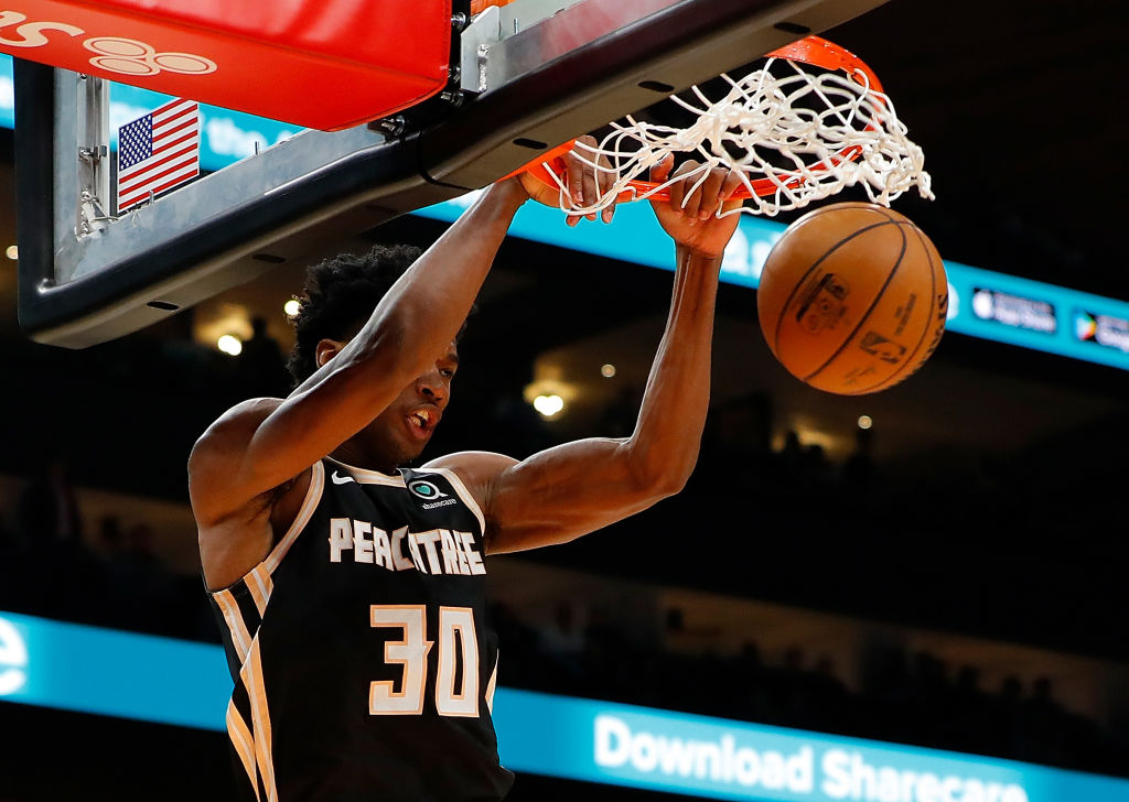 Damian Jones firma dos años con los Suns