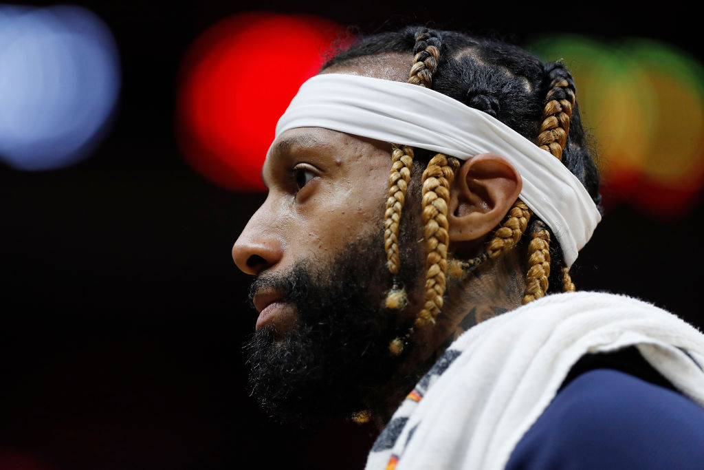 James Johnson ejecuta su opción de jugador y es enviado a OKC