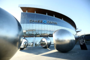 Los Warriors planean jugar en casa con un 50 por ciento de aforo