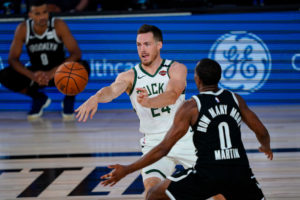 Pat Connaughton renueva con los Bucks por 2 años y 8,3 millones