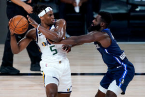 Utah incorpora a Jarrell Brantley y Trent Forrest mediante contratos duales