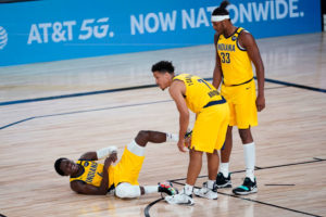 Los Pacers negocian a tres bandas por Myles Turner y Victor Oladipo