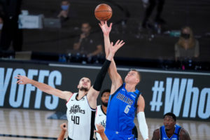 Kristaps Porzingis podría estar listo para el inicio de temporada