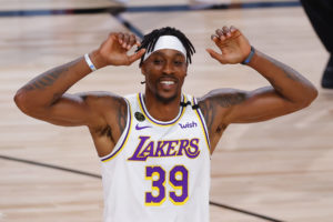 Dwight Howard acuerda unirse a los 76ers