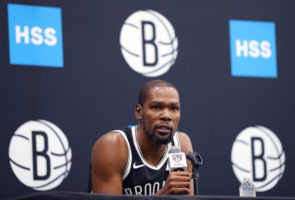 Durant espera jugar como pívot durante la próxima temporada