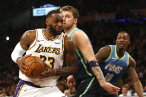 LeBron planeó comenzar con Luka Doncic su marca de zapatillas para Nike