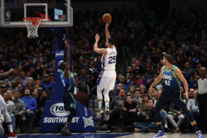 Ben Simmons entrena su triple con Sam Cassell