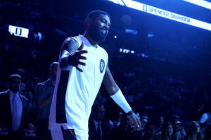 La NBA multa a Kyrie Irving y los Nets con 25.000 dólares por no atender a los medios