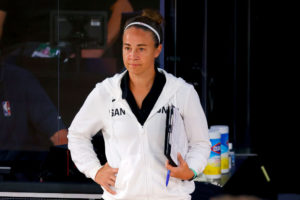 Becky Hammon se convierte en la primera mujer en dirigir a un equipo NBA