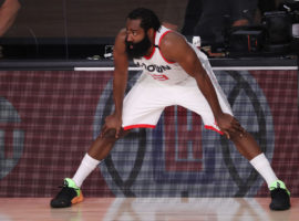 James Harden acude a una fiesta y tensa su situación en Houston