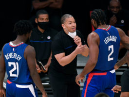 Tyronn Lue usará el triángulo ofensivo con Kawhi Leonard