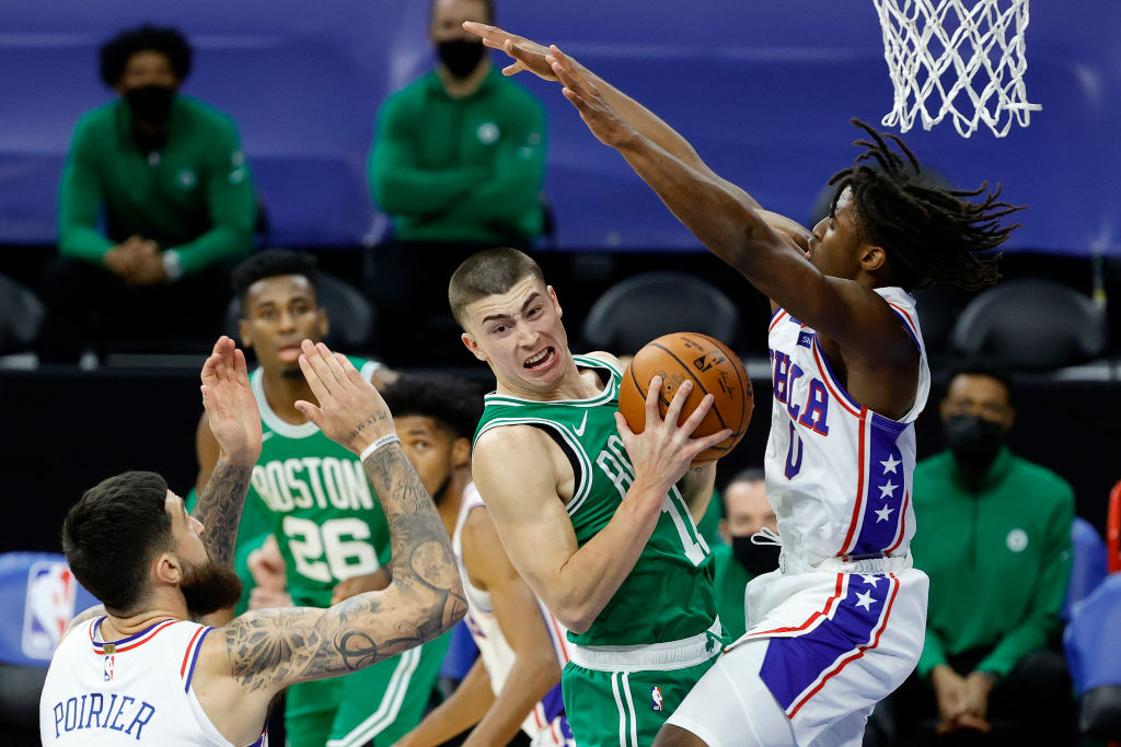El novato Payton Pritchard destaca en su debut con 16 puntos