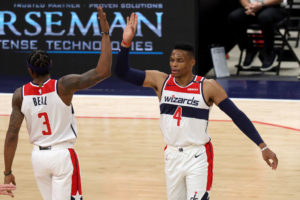 Russell Westbrook debuta con victoria en Washington
