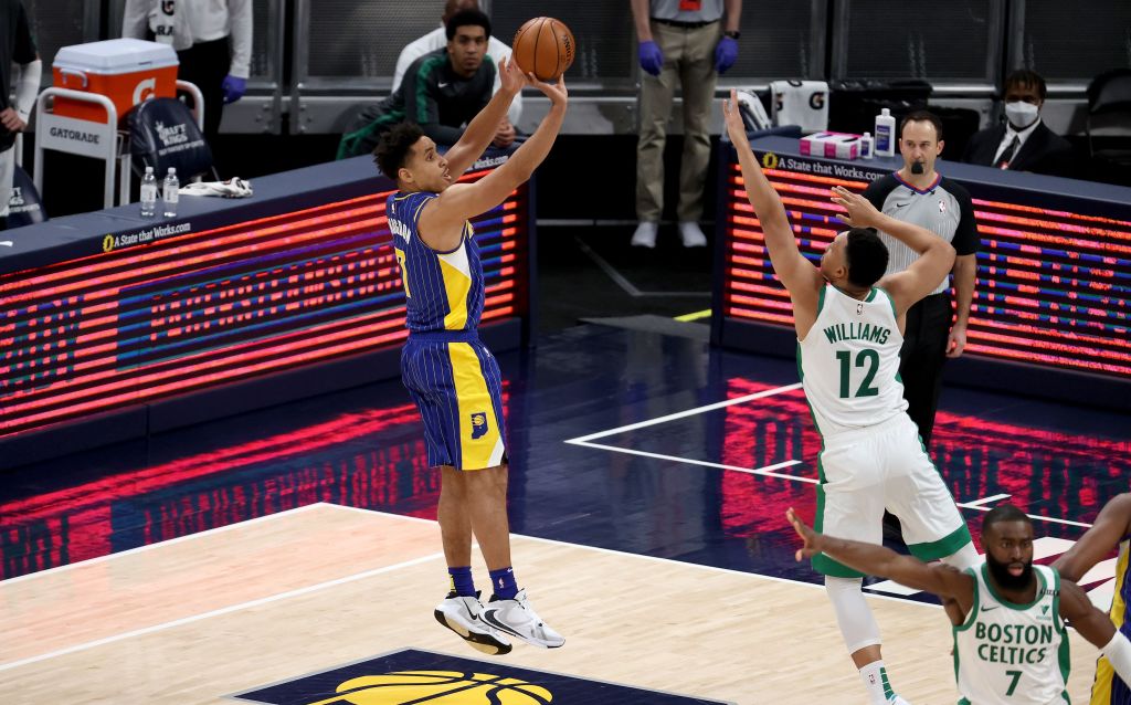 Indiana mantiene el paso firme y vence a Boston
