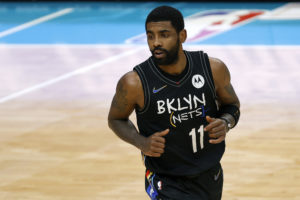 Kyrie Irving se hace cargo de varias matrículas universitarias