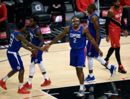 Protector facial, 28 puntos y victoria: así volvió Kawhi Leonard