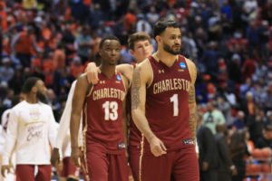Charlotte firma contratos duales a Grant Riller y Nate Darling