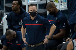 El puesto de Scott Brooks corre peligro