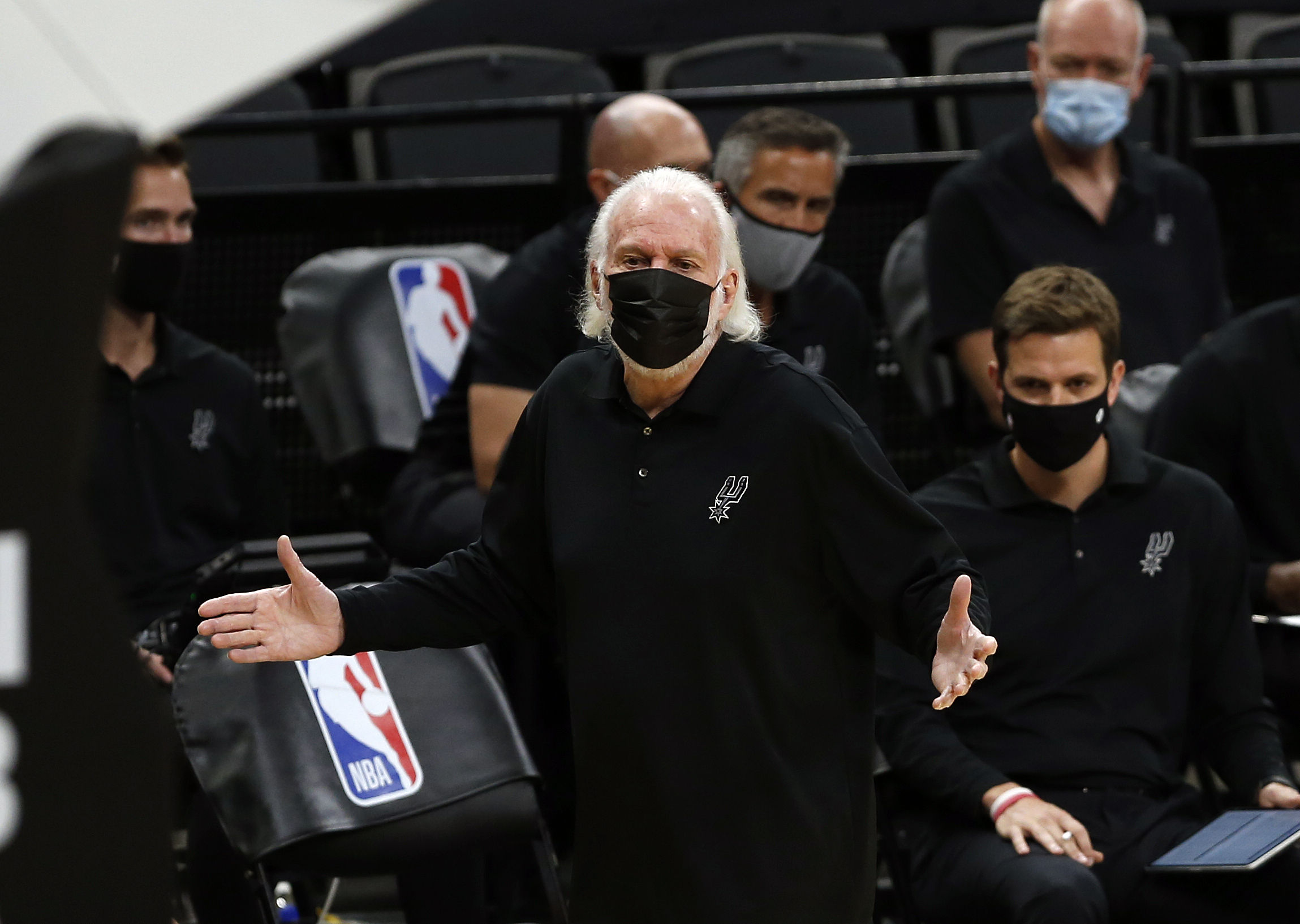 Gregg Popovich Recibe La Vacuna Ante El Coronavirus