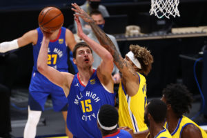 Denver se impone a los Warriors pese a los esfuerzos de Curry