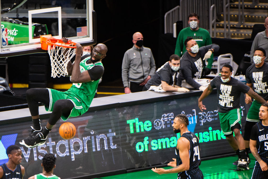 Boston vuelve a la acción y derrota cómodamente a los Magic