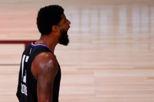Paul George marca territorio en el desierto de Arizona