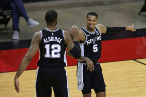 San Antonio sigue a lo suyo: nueva victoria y quinto del Oeste