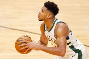 Milwaukee vence en el duelo de aspirantes al MVP