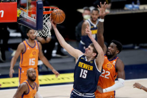 Los Nuggets ganan en Phoenix en el regreso de Michael Porter Jr.