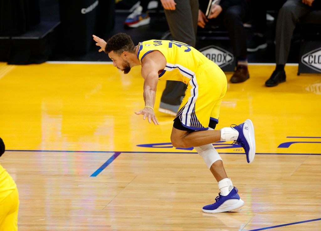 Stephen Curry supera a Reggie Miller: segundo en triples en la historia de la NBA