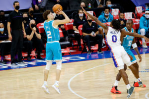 Doc Rivers elogia a LaMelo Ball: "Me encanta su juego"