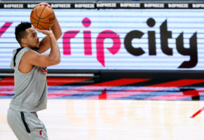 C.J. McCollum estará al menos cuatro semanas de baja