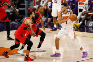 Phoenix tumba a Toronto a base de triples y se coloca líder del Oeste