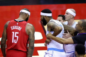 Markieff Morris y DeMarcus Cousins multados por su agresión en cancha