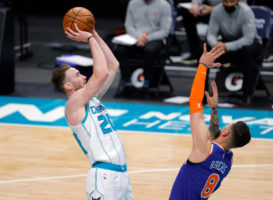 Gordon Hayward lidera la cuarta victoria consecutiva de los Hornets