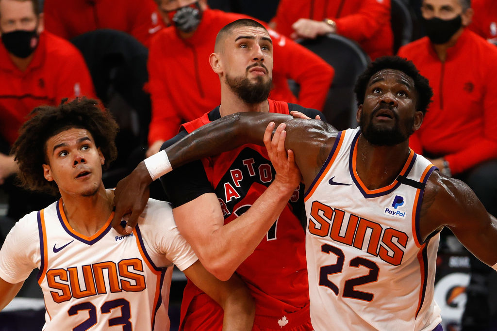 Los Raptors cortan a Alex Len