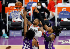 Los Blazers remontan en Sacramento con 40 puntos de Lillard