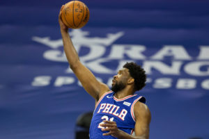 Doc Rivers, sorprendido con Joel Embiid: "Es mejor de lo que pensaba"