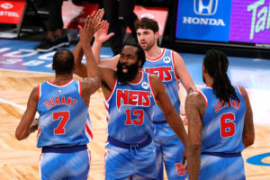 James Harden, triple-doble y victoria en su debut con Brooklyn