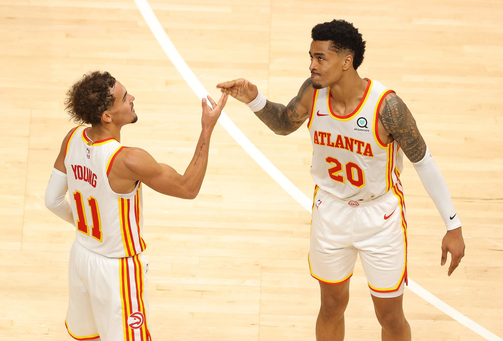 Trae Young insiste en que se exageró el incidente con John Collins